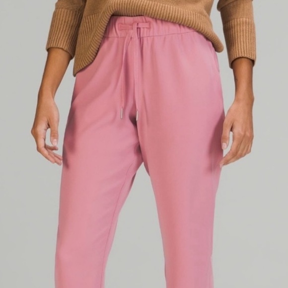 NWT LULULEMON JOGGER  On the Fly Jogger 28"  Pink Taupe WOVEN Travel Rose 8 - Picture 3 of 8